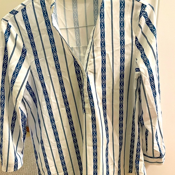 Amazon blue and white spring blouse - Picture 2 of 2
